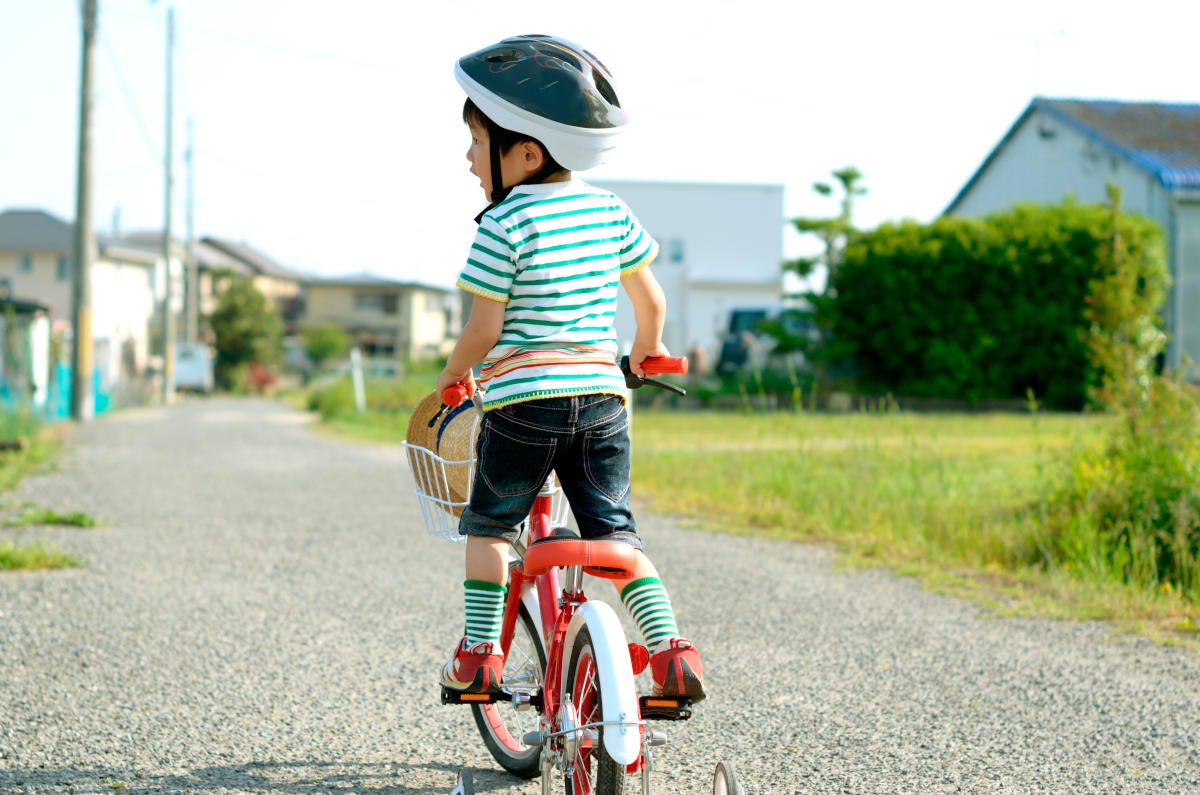 自転車は何歳から乗れるのがよい？練習方法と自転車の選び方  まなびち